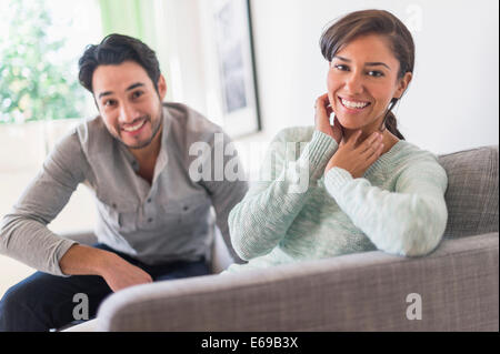 Couple relaxing together on sofa Banque D'Images