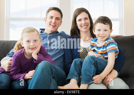 Caucasian family relaxing on sofa Banque D'Images