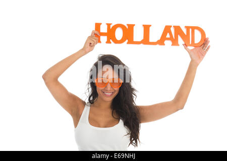 Femme noire pour supporter l'équipe Hollandaise isolated over white background Banque D'Images