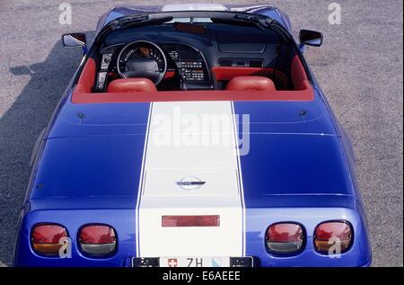 1978 Chevrolet Corvette Grand Sport GS - modèle 1996 limited edition spéciale - cabriolet décapotable dans l'amiral bleu avec bande blanche - montrant l'arrière du centre de birds eye view de toute la longueur de l'intérieur en cuir rouge voiture y compris Banque D'Images