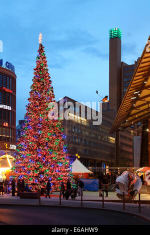 Berlin Potsdamer Platz Weihnachten Marlene Dietrich Platz Weihnachtsmarkt Banque D'Images