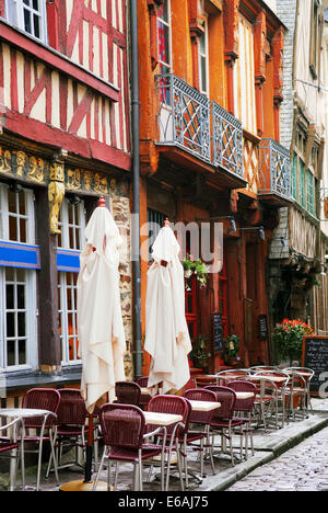 Sidewalk cafe, la vieille ville,colombages,rennes Banque D'Images