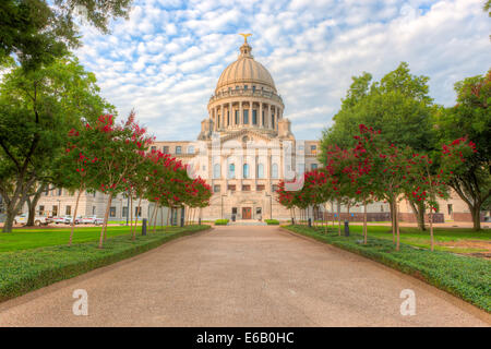 La Mississippi State Capitol et du domaine, comme vu de l'amérique du nord, sur un matin d'été à Jackson, Mississippi. Banque D'Images