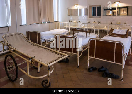 Les lits d'hôpitaux dans le Dr Guislain Musée sur l'histoire de la psychiatrie dans l'hôpital psychiatrique de la Belgique d'abord à Gand Banque D'Images