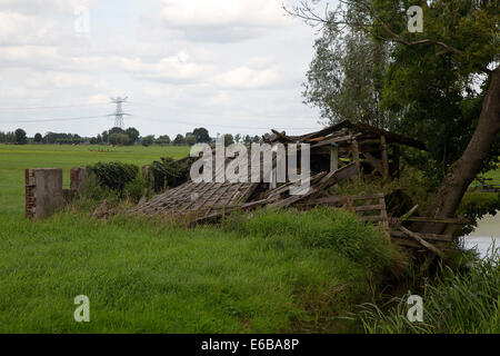 Barn tombées, Oud-Alblas, South-Holland, Pays-Bas Banque D'Images