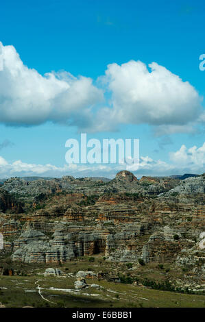 Madagascar, Parc National d'Isalo, Rock formation et de grès massif. Banque D'Images