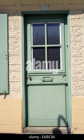 Porte peinte verte, Quai Lejoille, St Valery sur Somme, Somme, Picardie, France Banque D'Images