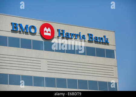 Un immeuble de bureaux occupé par BMO Harris Bank à Naperville, Illinois. Banque D'Images