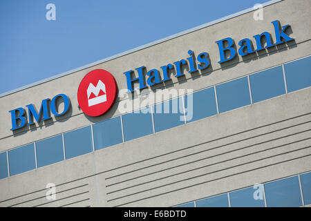 Un immeuble de bureaux occupé par BMO Harris Bank à Naperville, Illinois. Banque D'Images