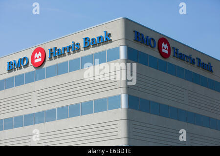 Un immeuble de bureaux occupé par BMO Harris Bank à Naperville, Illinois. Banque D'Images