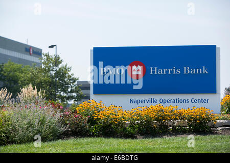 Un immeuble de bureaux occupé par BMO Harris Bank à Naperville, Illinois. Banque D'Images