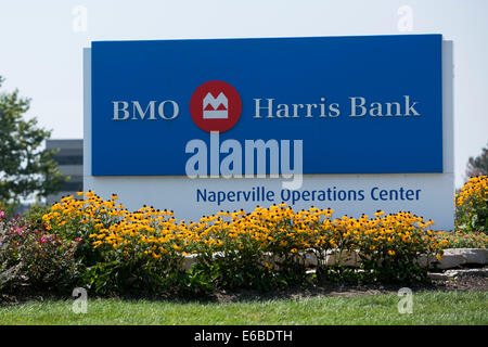 Un immeuble de bureaux occupé par BMO Harris Bank à Naperville, Illinois. Banque D'Images