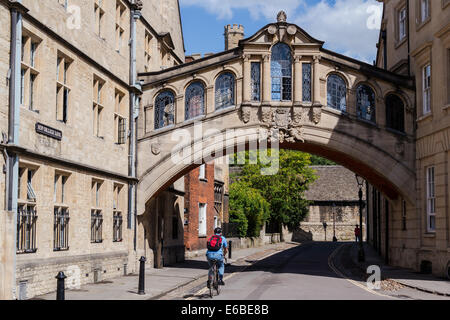 Pont Hertford populairement connu comme le Pont des Soupirs, Oxford, UK Banque D'Images