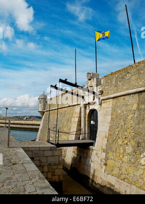 Ponta da Bandeira Fort à Lagos. Algarve. Le Portugal. Banque D'Images