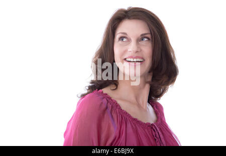 Smiling attractive middle-aged woman en mode portrait - isolé sur fond blanc. Banque D'Images