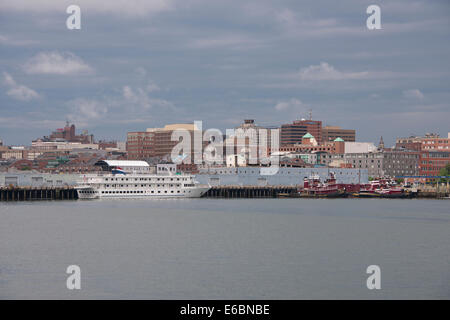 Maine, Portland. American Cruise Line navire 'indépendance' dans le port de Portland. Banque D'Images