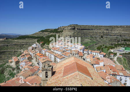 Vue sur les maisons du village de montagne d'Ares del Maestre, Castelló, Espagne Banque D'Images