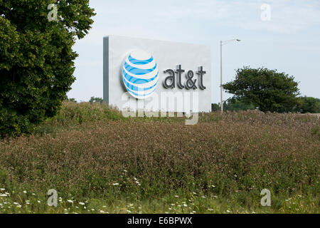 Un logo AT&T sign in Northbrook, Illinois. Banque D'Images