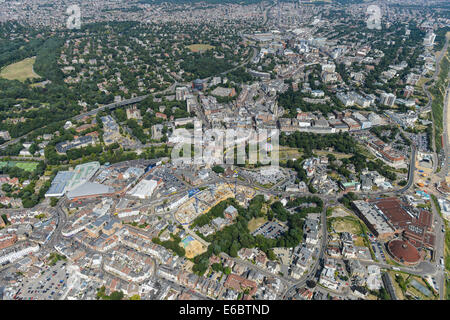 Une vue générale de Bournemouth, Dorset, avec le jardins bas à l'avant-plan à l'Est. Banque D'Images