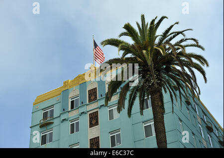 Étages supérieurs de l'ont pour réputation d'être hantée, de style Art Déco de l'hôtel de style géorgien. Ocean Avenue, Santa Monica, Californie Banque D'Images