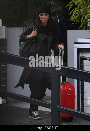 Myleene Klass vu quitter itv studios à Londres avec : Myleene Klass Où : London, Royaume-Uni Quand : 04 Mars 2014 Banque D'Images