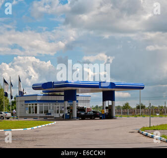 Station de gaz sur un fond de ciel Banque D'Images