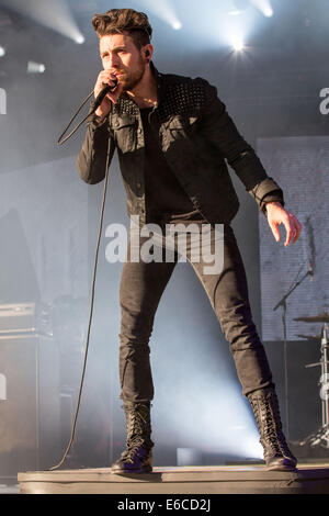 18 août 2014 - Holmdel, New Jersey, États-Unis - Davey Havok chanteur du groupe AFI effectue en direct sur la PNC Bank Arts Center à Holmdel (New Jersey) (Crédit Image : © Daniel DeSlover/Zuma sur le fil) Banque D'Images