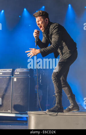 18 août 2014 - Holmdel, New Jersey, États-Unis - Davey Havok chanteur du groupe AFI effectue en direct sur la PNC Bank Arts Center à Holmdel (New Jersey) (Crédit Image : © Daniel DeSlover/Zuma sur le fil) Banque D'Images