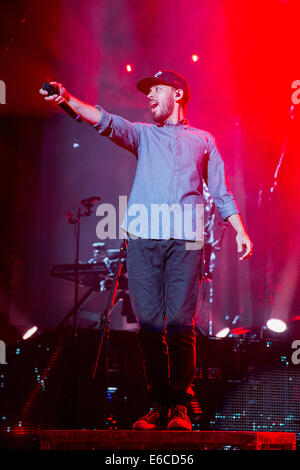 18 août 2014 - Holmdel, New Jersey, États-Unis - Musicien MIKE SHINODA de Linkin Park le groupe effectue en direct à la PNC Bank Arts Center à Holmdel (New Jersey) (Crédit Image : © Daniel DeSlover/Zuma sur le fil) Banque D'Images