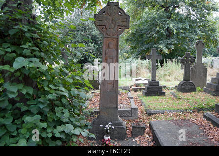 Tombe de suffragette et militante politique Emmeline Pankhurst, dans le cimetière de Brompton, Londres, Angleterre Banque D'Images