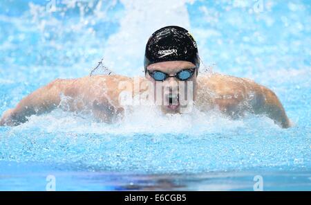 Berlin, Allemagne. 20e Août, 2014. Louis Croenen de Belgique est en compétition dans l'épreuve du 200m papillon lors de la 32e demi-finale du Championnat de natation 2014 européenne LEN au Velodrom à Berlin, Allemagne, 20 août 2014. Foto : Hannibal/dpa/Alamy Live News Banque D'Images