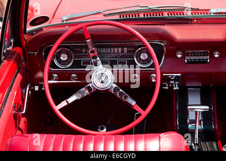 1960 Ford Mustang Convertible intérieur. Classic American car Banque D'Images