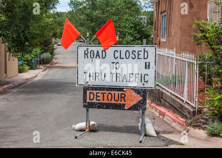 Panneau Road Detour à Santa Fe, Nouveau-Mexique. Banque D'Images