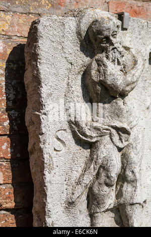 Relief médiéval d'un saint à l'torcello musée sur l'île de Torcello dans la lagune de Venise. Banque D'Images