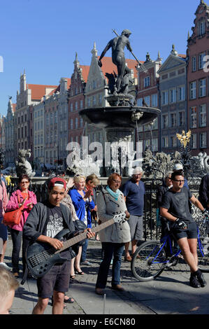 Fontaine de Neptune (Fontana Neptuna) sur le marché Long (Dlugi Targ) à Gdansk, Pologne, Europe Banque D'Images