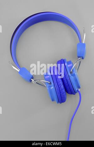 Un gros plan d'une paire d'écouteurs Banque D'Images