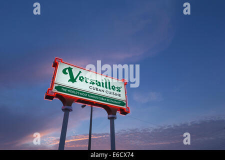 VERSAILLES RESTAURANT américano-cubaine SIGN SW 8TH STREET MIAMI FLORIDA USA Banque D'Images