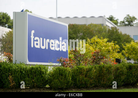 Un établissement occupé par fabricant de pièces d'automobile Faurecia à Auburn Hills, Michigan. Banque D'Images