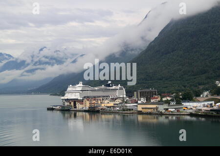 MSC Magnifica à Åndalsnes, Rauma, Romsdalsfjorden, Møre og Romsdal, Vestlandet, Norvège, Scandinavie, Europe Banque D'Images