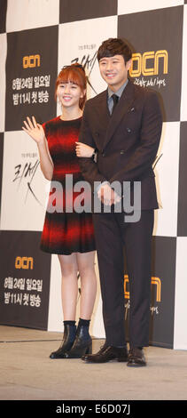 Séoul, Corée du Sud. 20e Août, 2014. So-Hyun sud-coréen Kim et acteur Chun Jung-myung (R) et l'actrice Kim So-hyun assistent à la présentation de leur nouveau drama coréen, 'Réinitialiser' à Séoul, Corée du Sud. Credit : Lee Jae-Won/AFLO/Alamy Live News Banque D'Images