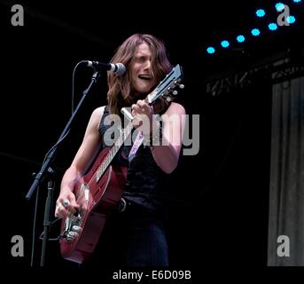 Englewood, Colorado, USA. 20e Août, 2014. TYLER BRYAN fonctionne comme l'acte d'ouverture lors d'un concert à Fiddlers Green Amphitheatre mercredi soir. Credit : Hector Acevedo/ZUMA/Alamy Fil Live News Banque D'Images