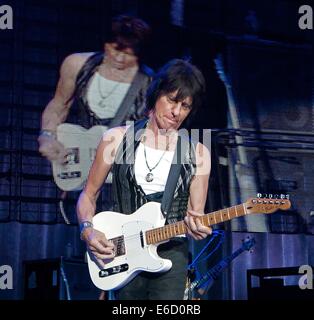 Englewood, Colorado, USA. 20e Août, 2014. JEFF BECK joue lors d'un concert à Fiddlers Green Amphitheatre mercredi soir. Credit : Hector Acevedo/ZUMA/Alamy Fil Live News Banque D'Images