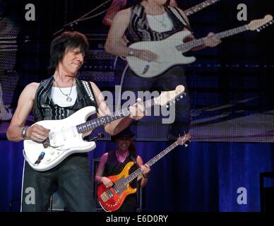 Englewood, Colorado, USA. 20e Août, 2014. JEFF BECK joue lors d'un concert à Fiddlers Green Amphitheatre mercredi soir. Credit : Hector Acevedo/ZUMA/Alamy Fil Live News Banque D'Images