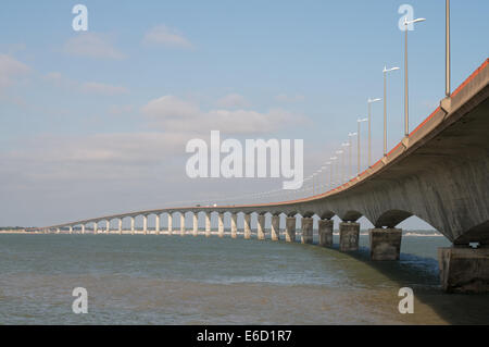 Pont entre l'île de Ré près de La Rochelle La Pallice et Sablanceaux. sur l'Île de Ré, France, Europe Banque D'Images
