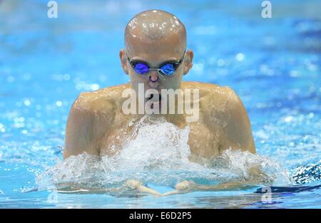 Berlin, Allemagne. 20e Août, 2014. Laszlo Cseh de Hongrie est en compétition dans l'épreuve du 200 m quatre nages à la 32e finale du Championnat de natation 2014 européenne LEN au Velodrom à Berlin, Allemagne, 20 août 2014. Photo : Hannibal/dpa/Alamy Live News Banque D'Images