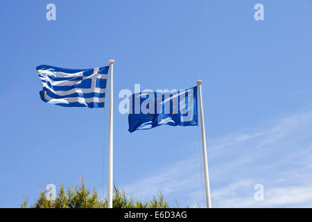 Le grec et le drapeau de l'Union européenne Banque D'Images