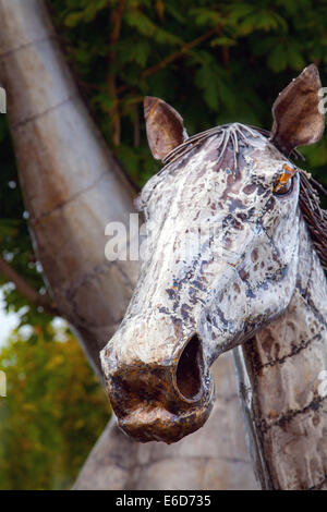 Upcycled Metal Sculptures Cheval, métal soudé faune sculpture art africain, faite en Afrique de métaux recyclés, Southport, Merseyside, Royaume-Uni Banque D'Images