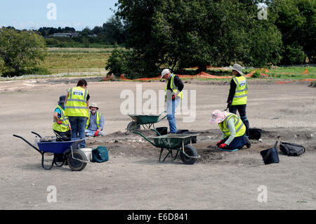 Des archéologues travaillant sur un site 'Rescue' site bientôt pour être couvert par un carter develpoment à Eastbourne East Sussex UK. Banque D'Images