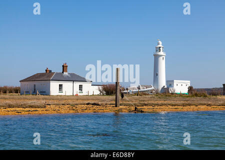 Le 1867 Hurst Point Lighthouse près de lymington est situé à Hurst Point dans le comté de Hampshire, et bateaux guides thr Banque D'Images