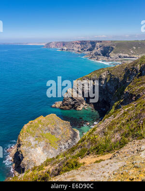 Donnant sur la côte près de St Agnes Cornwall England UK Banque D'Images